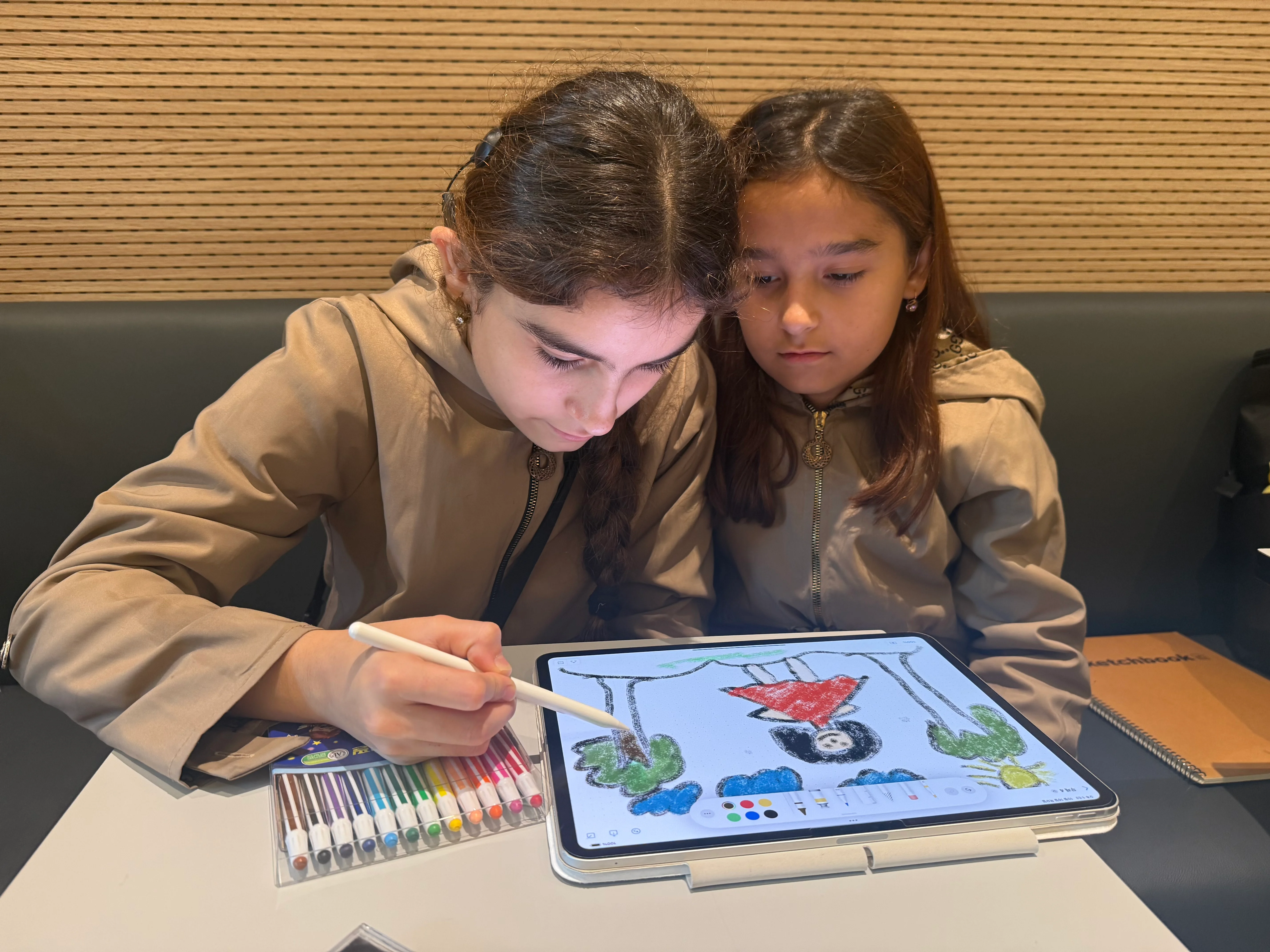 람지아와 노자닌 후원